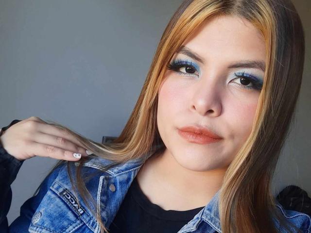 LuciaRobertz - Élő pornó és szexkamera - 17660842