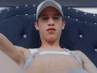 LeonardoBigCock - Live porn &amp; sex cam - 17672830