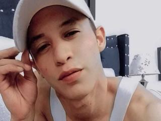 LeonardoBigCock - Live porn &amp; sex cam - 17672858