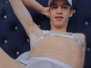 LeonardoBigCock - Live porn &amp; sex cam - 17672886