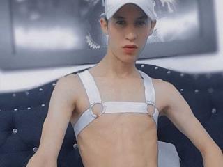 LeonardoBigCock - Live porn &amp; sex cam - 17672922