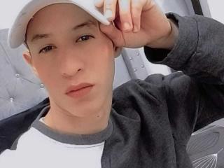 LeonardoBigCock - Live porn &amp; sex cam - 17672958