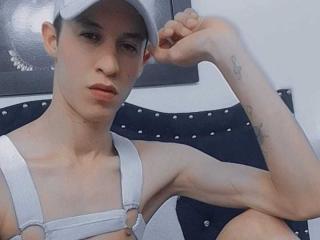 LeonardoBigCock - Live porn &amp; sex cam - 17672966