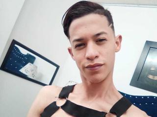 LeonardoBigCock - Live porn &amp; sex cam - 17672970