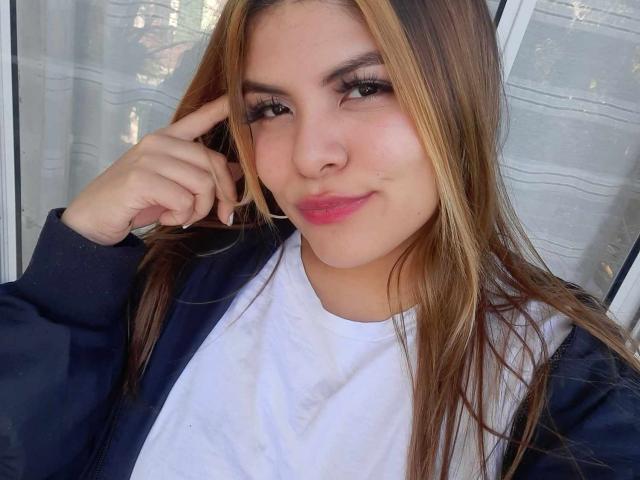 LuciaRobertz - 라이브 포르노 &amp; 섹스 캠 - 17678894