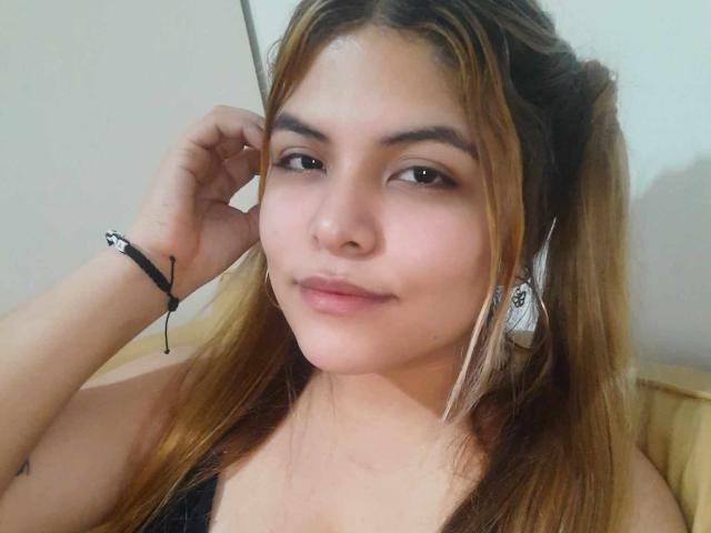 LuciaRobertz - Live porn &amp; sex cam - 17678994