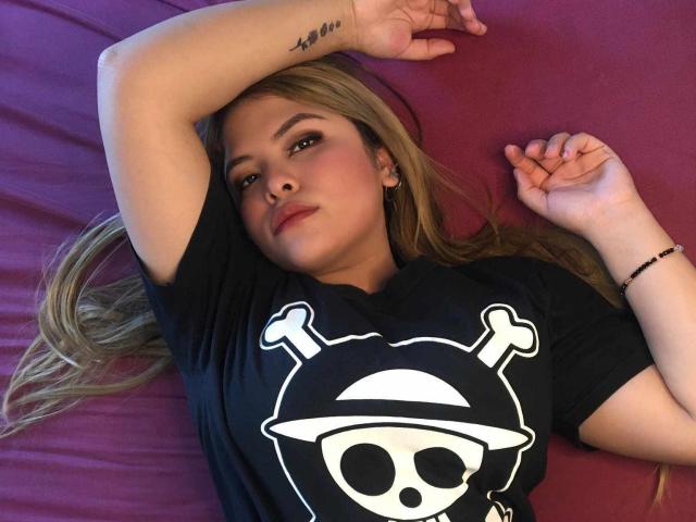 LuciaRobertz - Live porn &amp; sex cam - 17679022