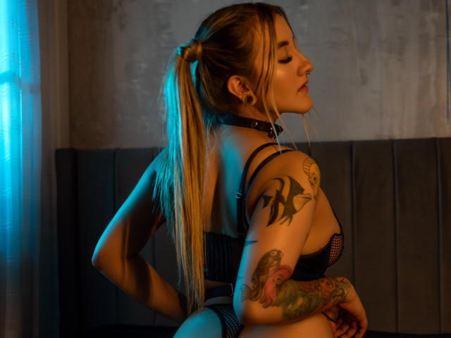 DaniellaSpinelly - Camera khiêu dâm &amp; quyến rũ trực tiếp - 17679270