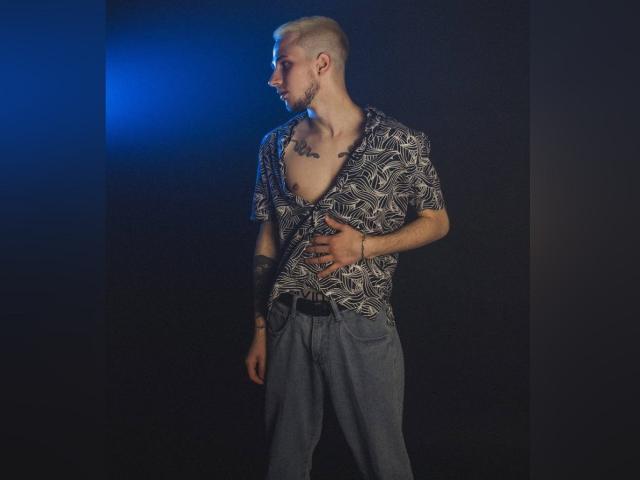 OliverXWest - Live porn &amp; sex cam - 17685150