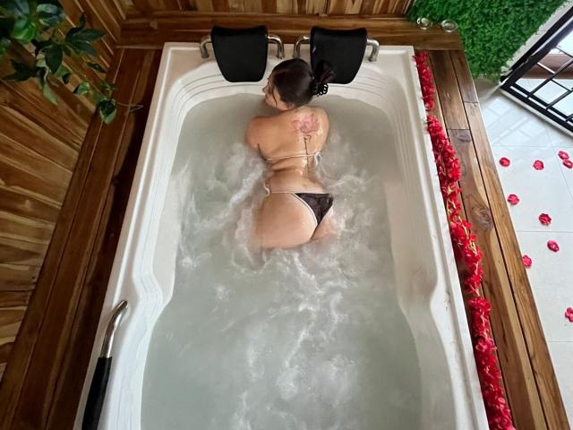 EmilySantiny - Live porn &amp; sex cam - 17688578