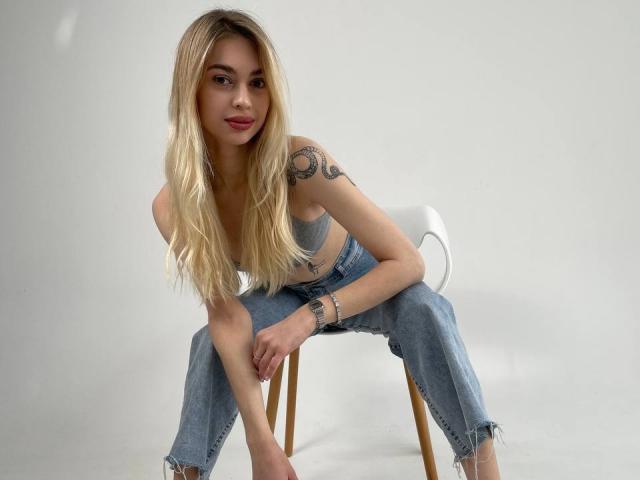 CuteElsa - Sexe cam en vivo - 17689110