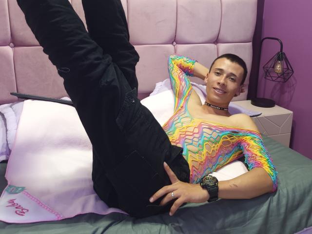 CrazzyDarius - Live porn &amp; sex cam - 17689594