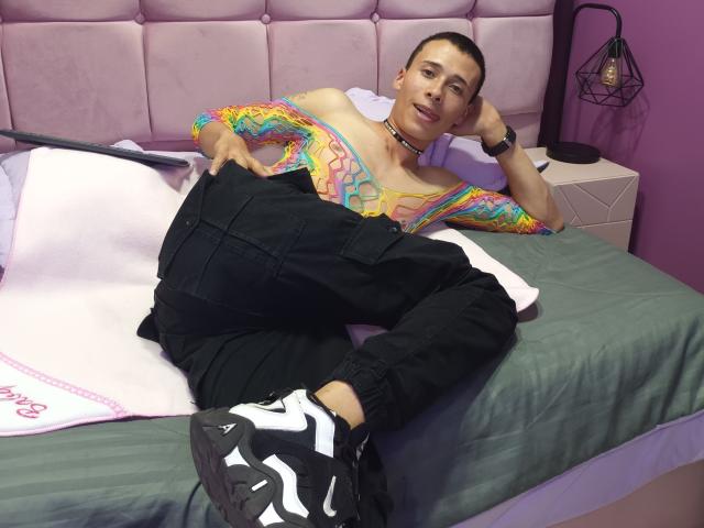 CrazzyDarius - Live porn &amp; sex cam - 17689598