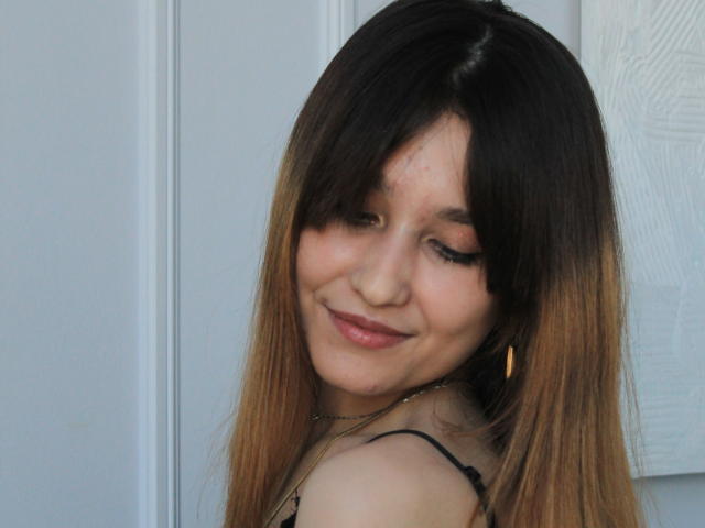 AliseaReng - Live porn &amp; sex cam - 17693950