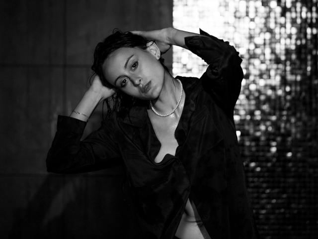 AlesyaDrons - сексуальная веб-камера в реальном времени - 17720046