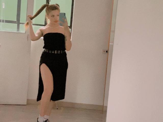 AbbieHotfman - Live porn &amp; sex cam - 17748894