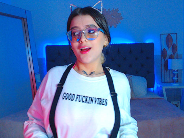 KimSummer - Live porn &amp; sex cam - 17750342