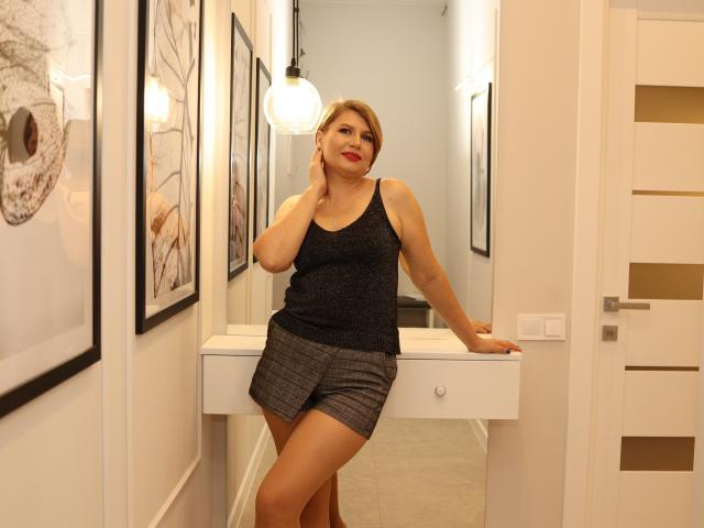 TheBestCora - פורנו בשידור חי ומצלמת סקס - 17775042