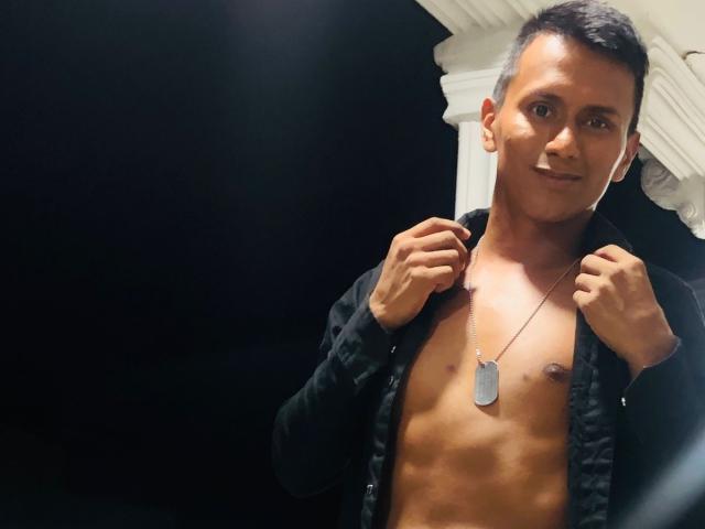 AlbertsBig - Live porn &amp; sex cam - 17809102