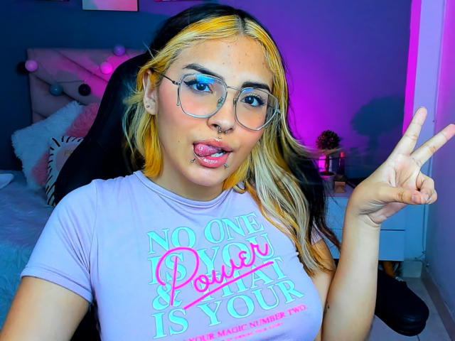 CamilleRossi - сексуальная веб-камера в реальном времени - 17826298