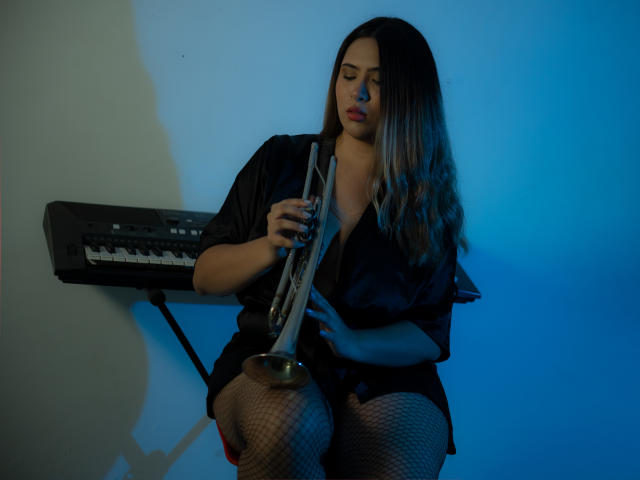 AlysonMyers - Élő pornó és szexkamera - 17826686