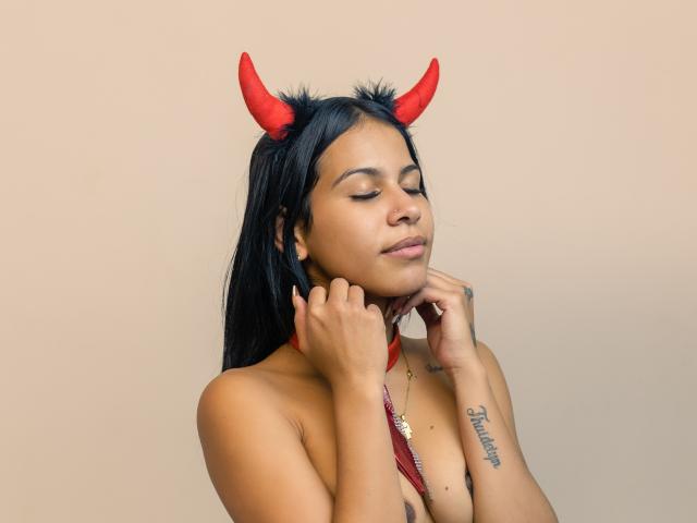 CharlotteMQ - Sexe cam en vivo - 17851338