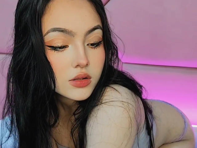 HaleiBeckham - Live porn &amp; sex cam - 17858950