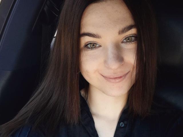 SunnyIsa - Élő pornó és szexkamera - 17879006