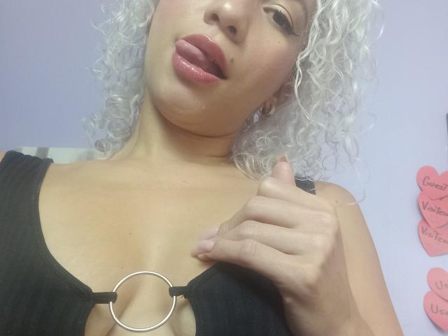 Carolinaz - Live porn &amp; sex cam - 17879658