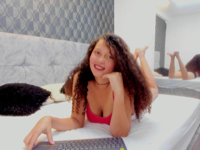 CharlotteCori - Live porn &amp; sex cam - 17880370