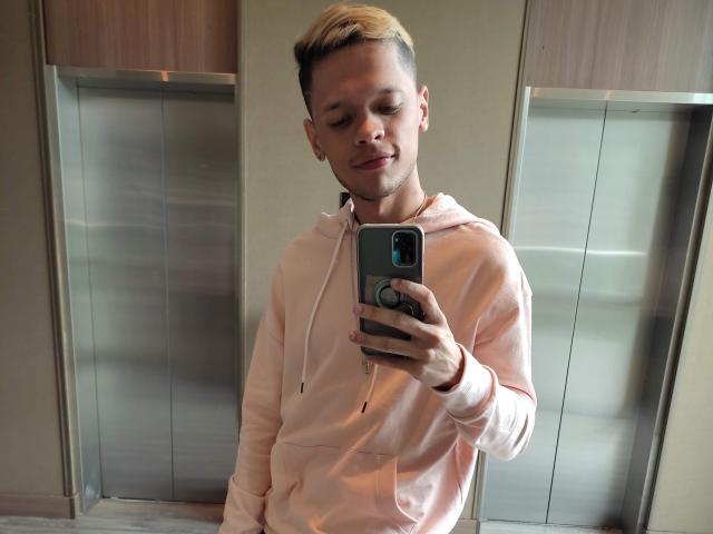 TrevorHot - Live porn &amp; sex cam - 17882942