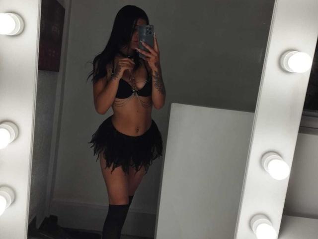 BettyAndAdara - Live porn &amp; sex cam - 17904110