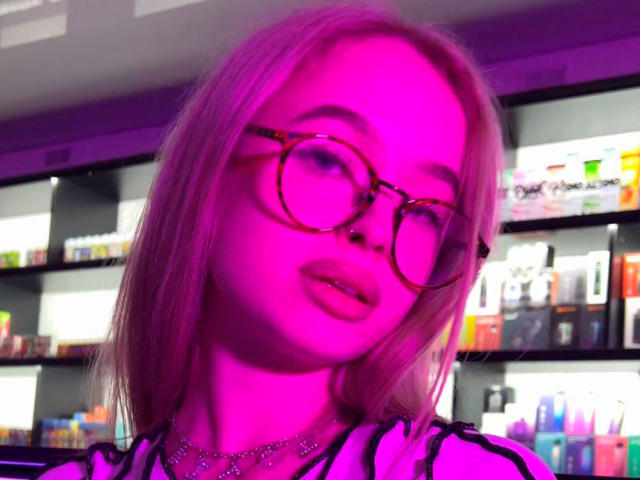 LolitaRosi - Élő pornó és szexkamera - 17906162