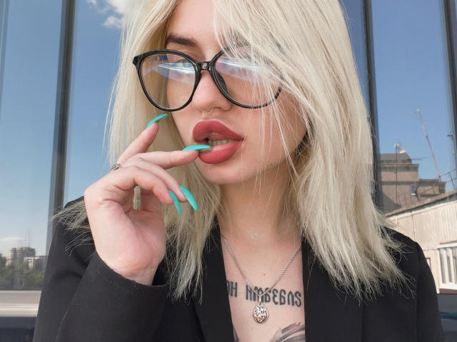 ElizabethKrei - Live porn &amp; sex cam - 17908106