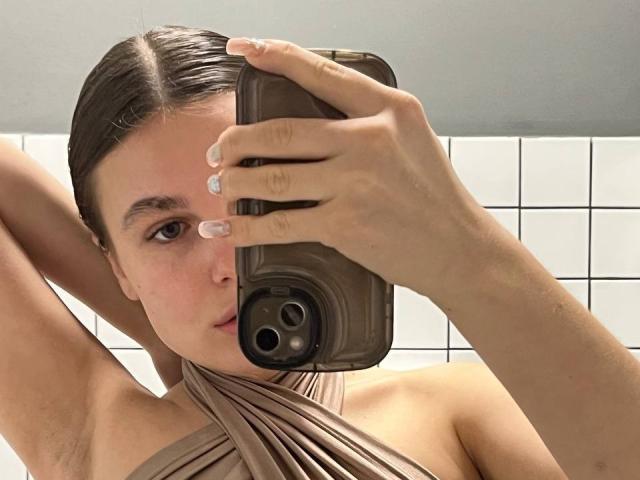 MiracleGini - Élő pornó és szexkamera - 17912358