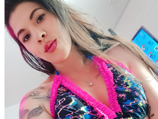 LauraaVelez - Live porn &amp; sex cam - 17916402