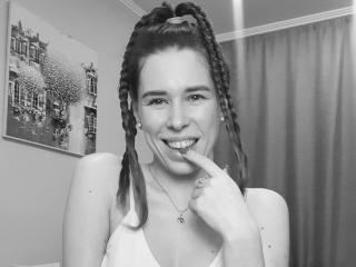 KiraRobberts - Live porn &amp; sex cam - 17919686