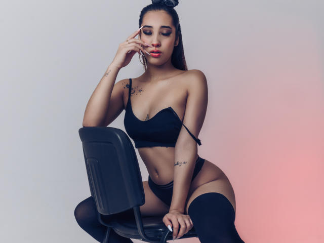 LynaMiller - Élő pornó és szexkamera - 17928198