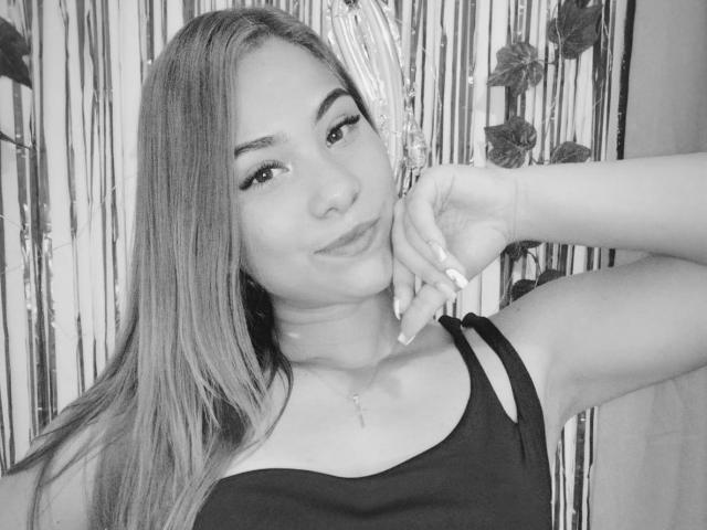 SarahGarcia - Live sex cam - 17936146