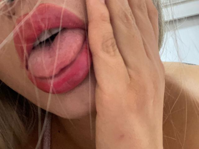 SophieLombardo - Live sexe cam - 17938610