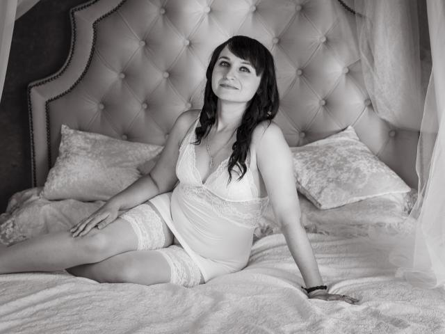 NinaFlawlees - Live porno og sexkamera - 17940050