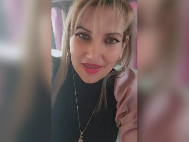 GiuliaAddams - Live Sex Cam - 17963538