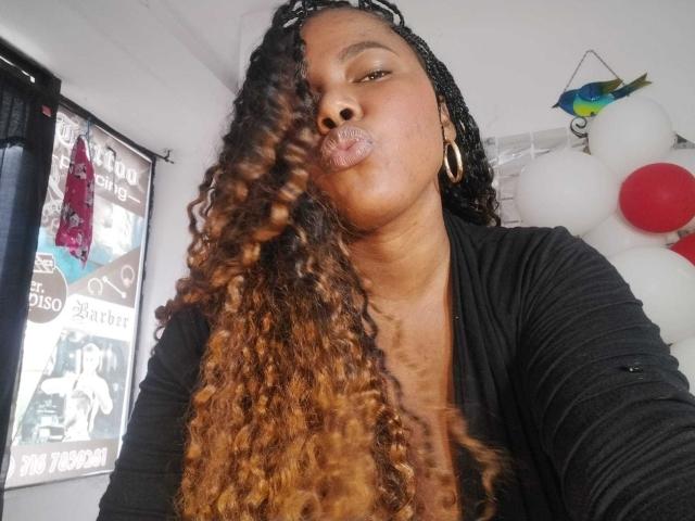 EmiraHot - פורנו בשידור חי ומצלמת סקס - 17968466