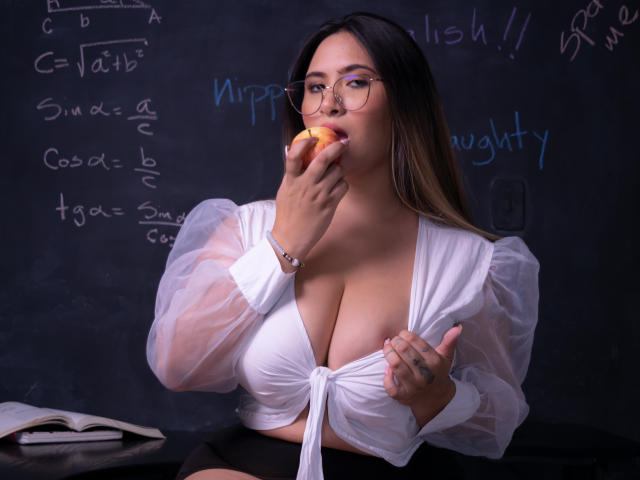 AlysonMyers - Live Sex Cam - 17977990