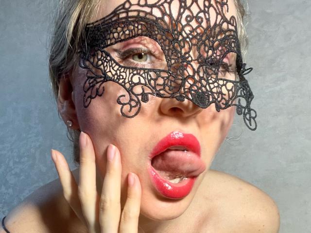 TheHottestBlonde - сексуальная веб-камера в реальном времени - 17978470