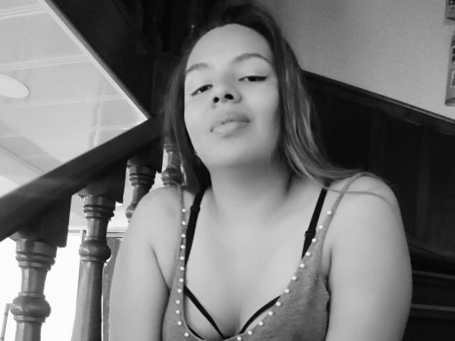 YinethBeilly - Live porn &amp; sex cam - 17979394