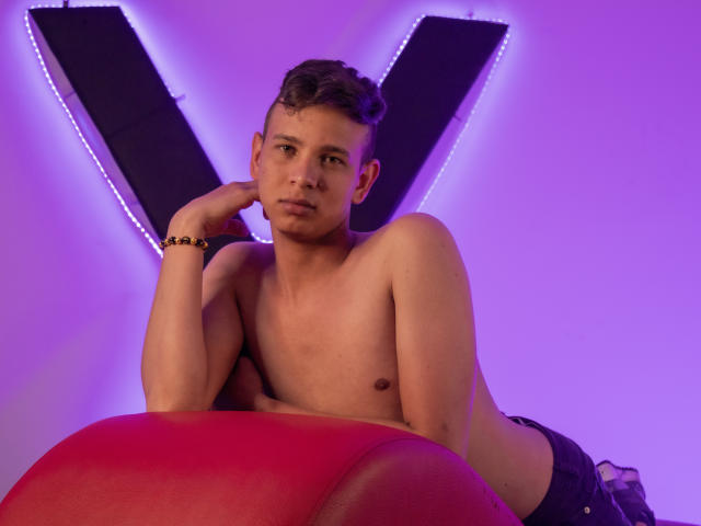 DanielMoncada - Live sex cam - 17994946