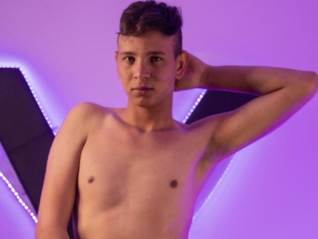 DanielMoncada - Live sex cam - 17995022