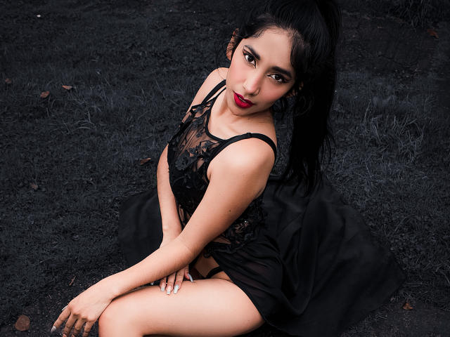 BrianaHarpers - Live Sex Cam - 17998634