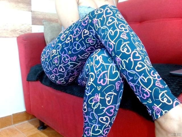 VioletaSwitch - Live porn &amp; sex cam - 18002110